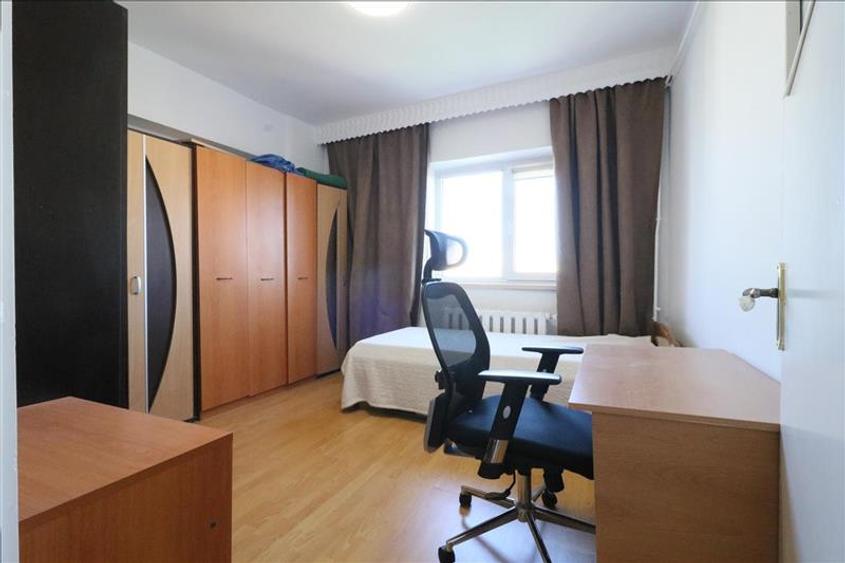 Apartament cu 3 camere decomandat în Hala Centrală