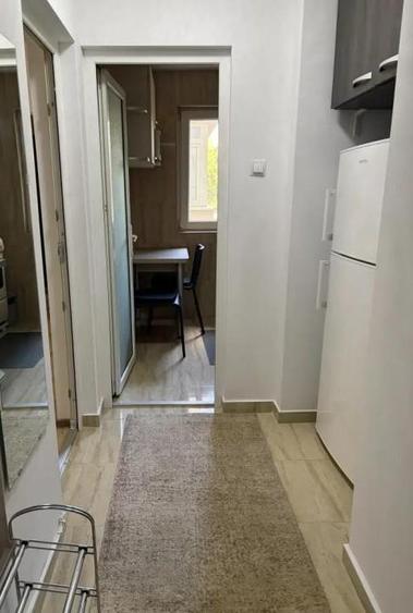 Apartament cu 2 camere semidecomandat, mobilat în Tei