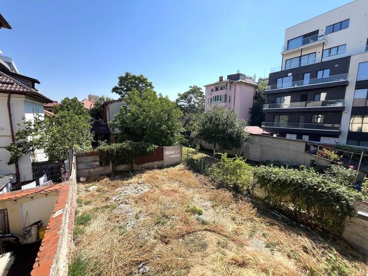 Casă individuală cu 4 camere cu Canalizare în Romană