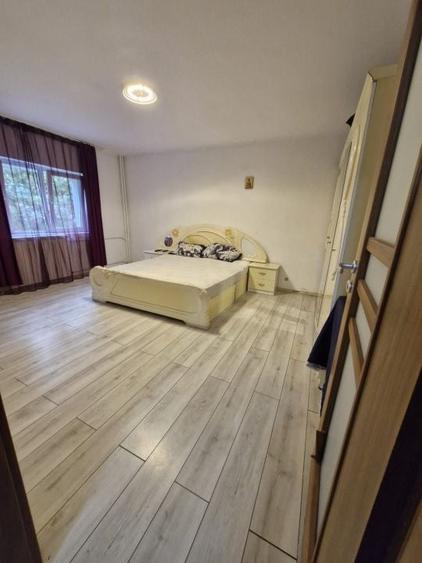 Apartament cu 3 camere decomandat, mobilat în Vitan Mall