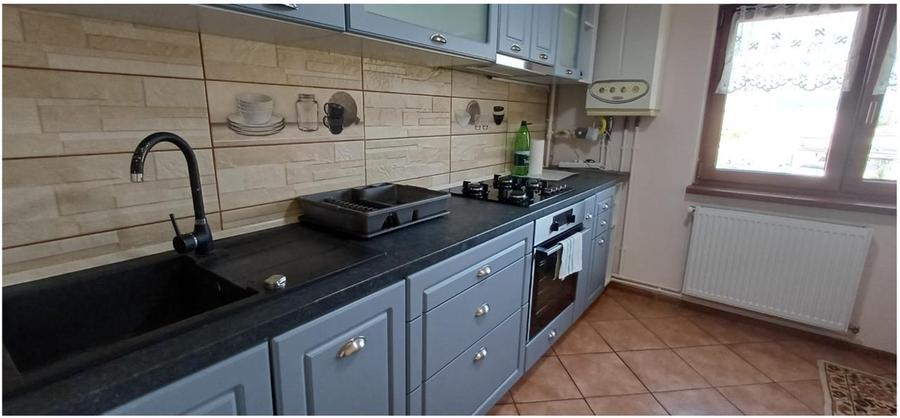 Apartament cu 3 camere decomandat, mobilat în Județean