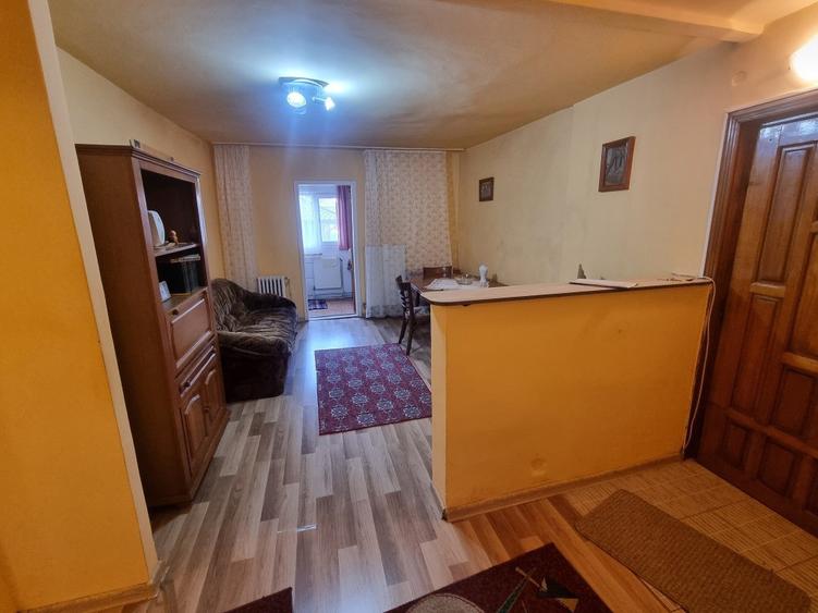 Apartament cu 3 camere decomandat în Zamfirescu