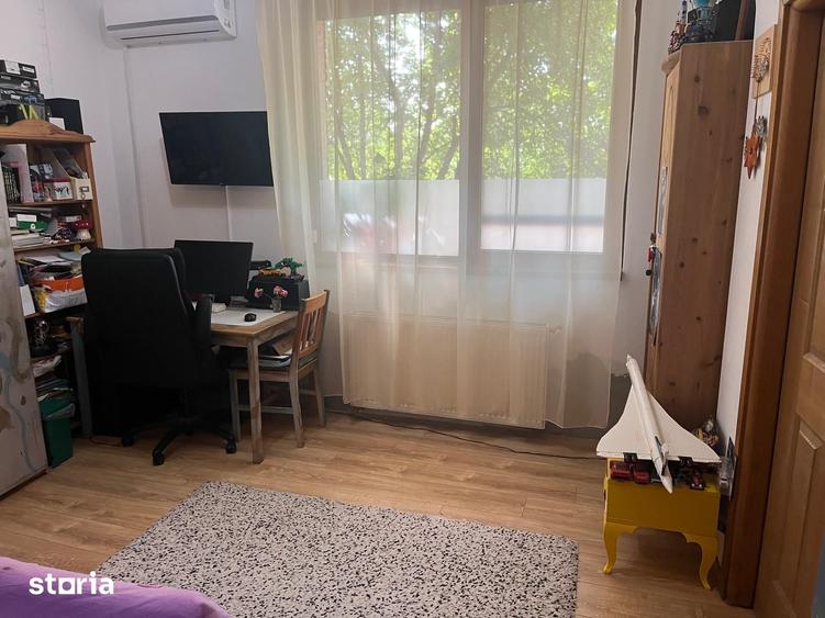 Apartament cu 3 camere decomandat în Dămăroaia