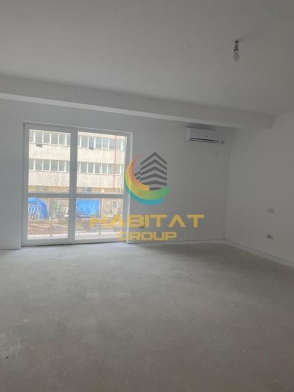 Apartament cu 3 camere semidecomandat în Berceni