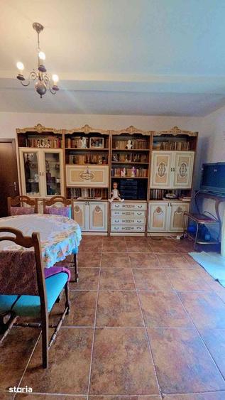Casă cu 4 camere cu Teren 1701 Mp în Racovița