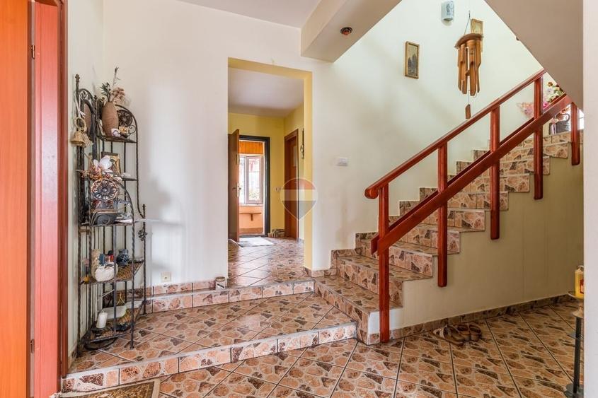 Casă individuală cu 5 camere cu Teren 700 Mp în Galata