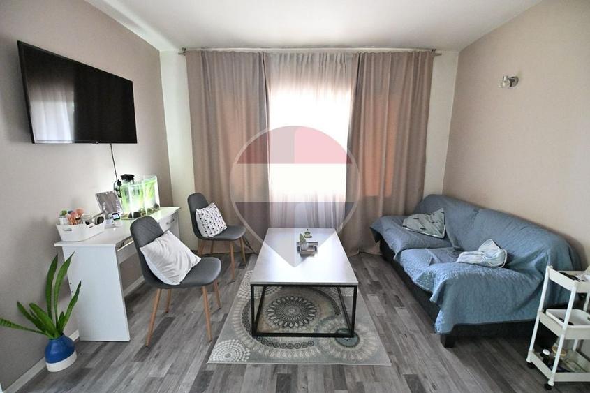 Casă individuală cu 7 camere cu Teren 400 Mp în Bariera Vâlcii