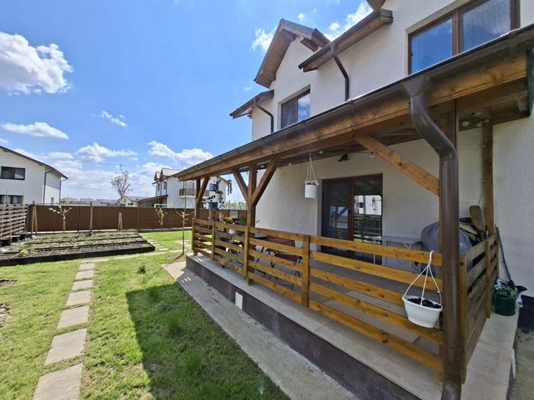 Casă individuală cu 4 camere cu Teren 425 Mp în Săbăreni