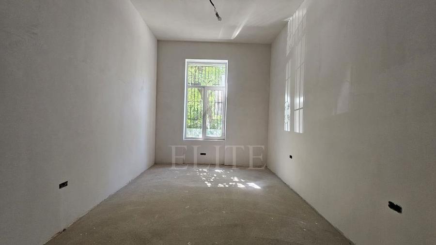 Apartament cu 4 camere semidecomandat în Central