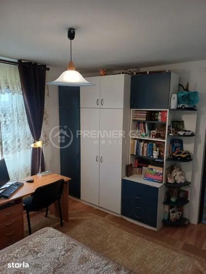 Apartament cu 2 camere decomandat în Podu Roș