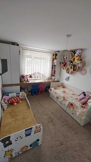 Apartament cu 3 camere decomandat, mobilat în Europa