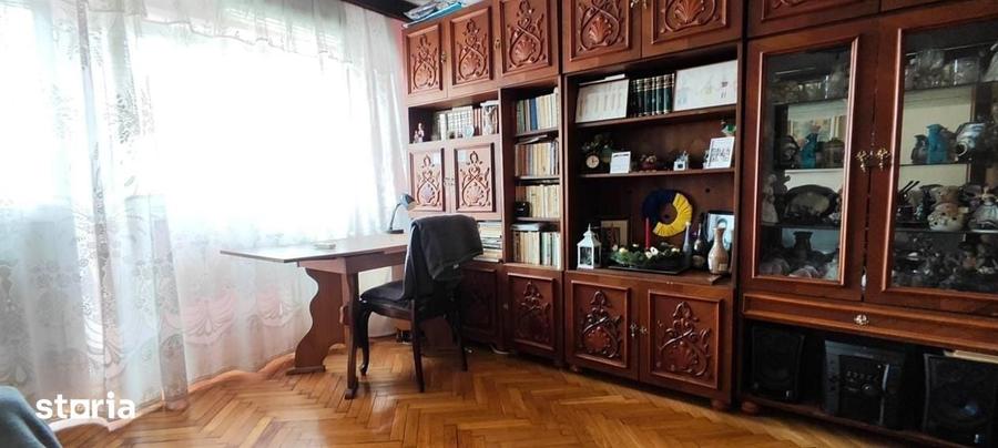 Apartament cu 4 camere decomandat în Grivița