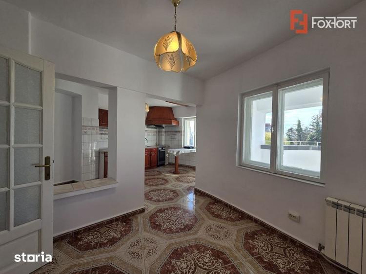 Apartament cu 4 camere decomandat în Intim
