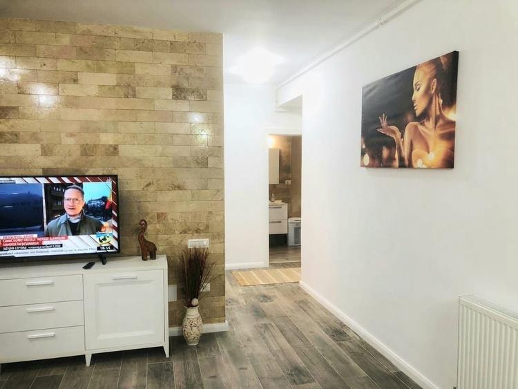 Apartament cu 2 camere decomandat, mobilat în Universitate