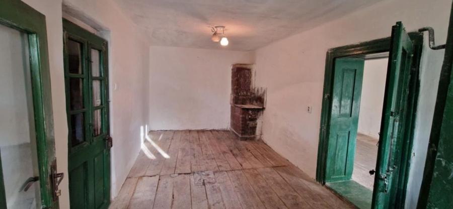 Casa 114 mp - in Hateg la 300 m de primarie 52000 euro - 3