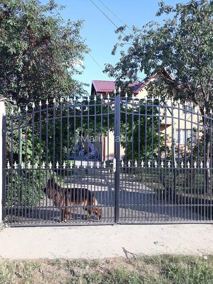 Casă cu Teren 1250 Mp în Brezoaele