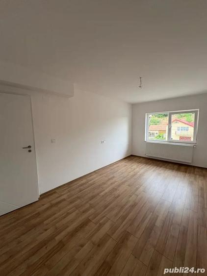 Casă cu 4 camere cu Teren 300 Mp în Central