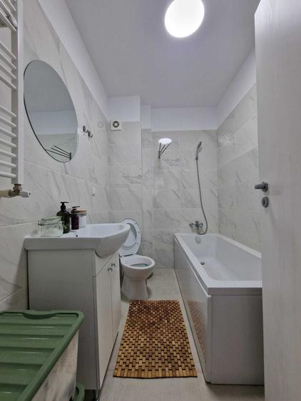 Apartament cu 3 camere decomandat în Titan