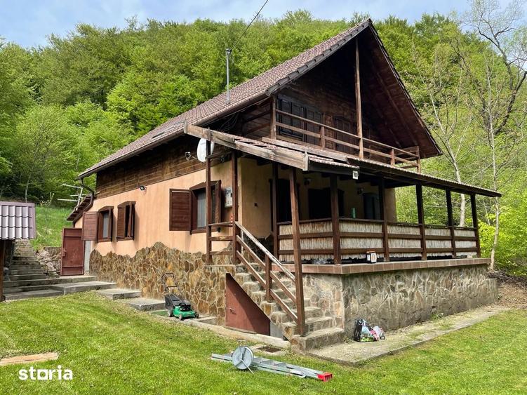 Casă cu 4 camere cu Teren 900 Mp în Bratca