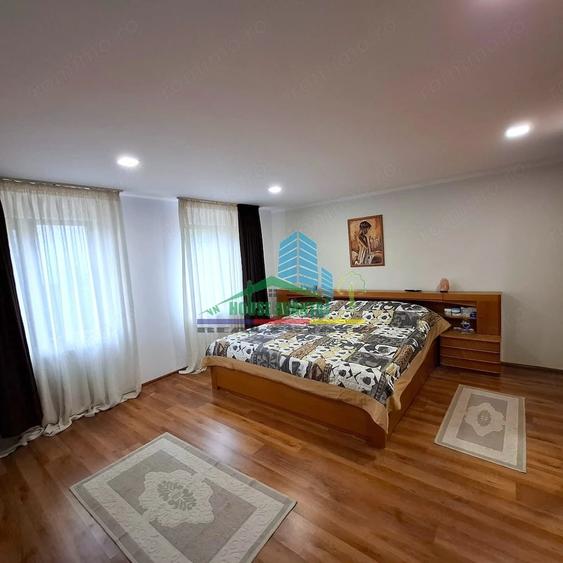 Casă cu 7 camere cu Teren 960 Mp în Câmpineanca