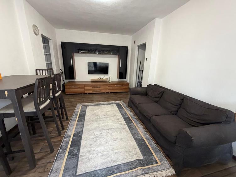 Apartament cu 2 camere semidecomandat în P-ța Romană