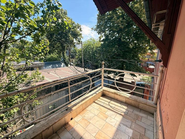 Casă individuală cu 6 camere cu Canalizare în 1 Mai
