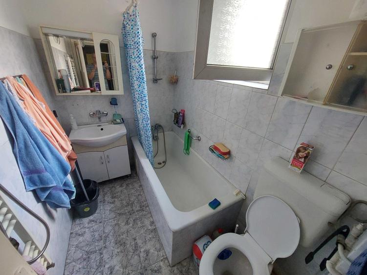 Apartament cu 3 camere semidecomandat în Iancului