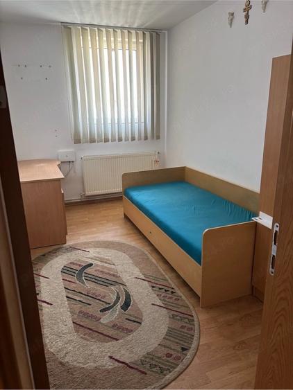 Apartament cu 3 camere decomandat în Lazaret