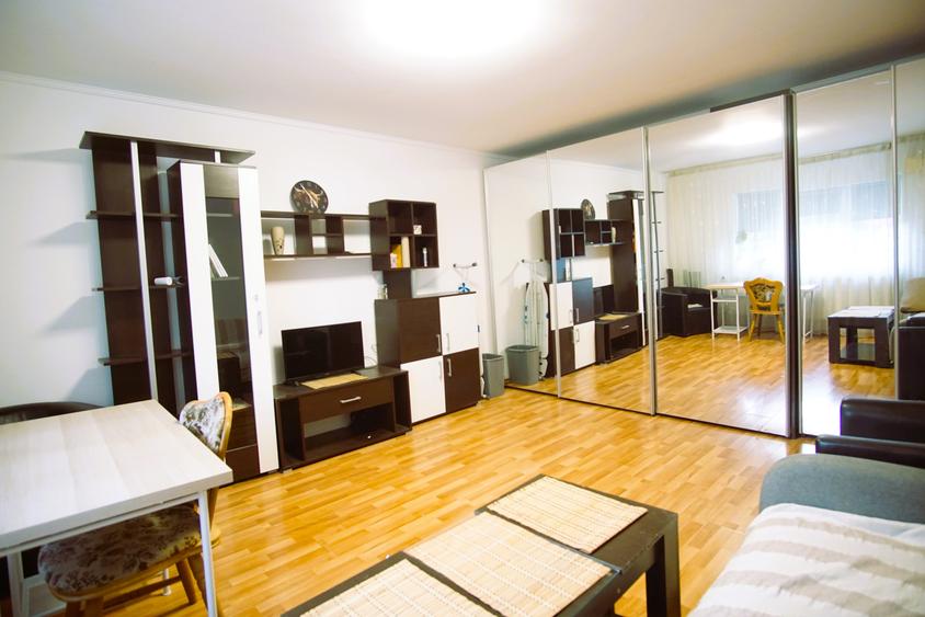 Apartament cu 3 camere decomandat în Sebastian