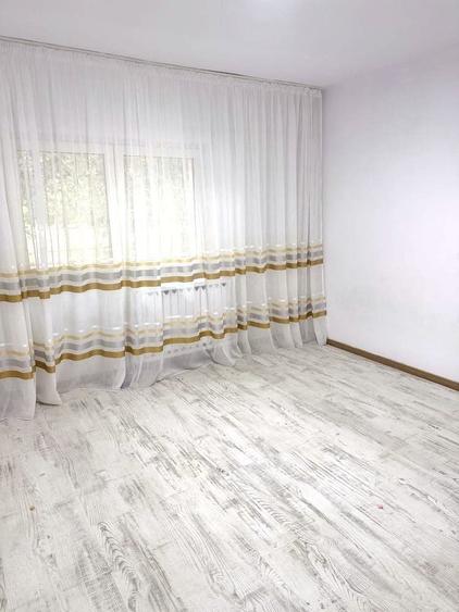 Apartament cu 4 camere decomandat, mobilat în Vitan Mall