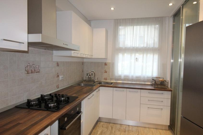 Casă cu 6 camere cu Teren 1064 Mp în Ostratu
