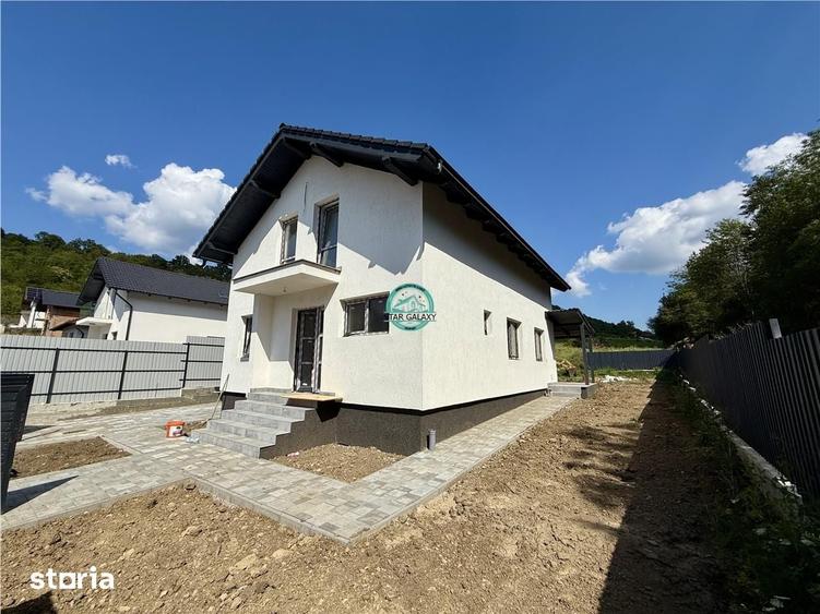 Casă cu 5 camere cu Teren 500 Mp în Corunca
