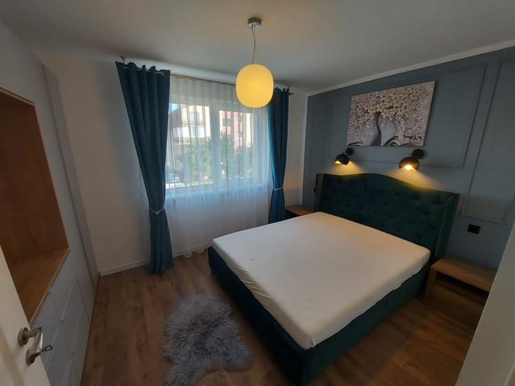 Apartament cu 3 camere semidecomandat, mobilat în Florești