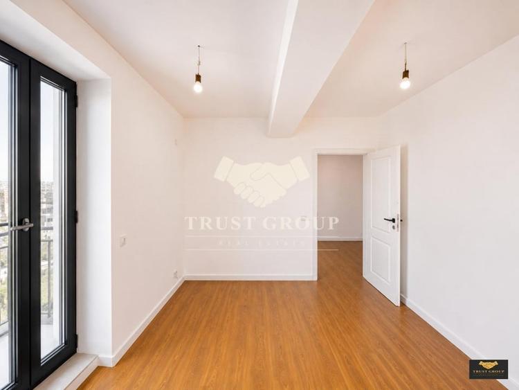 Penthouse cu 3 camere decomandat în Mihai Bravu