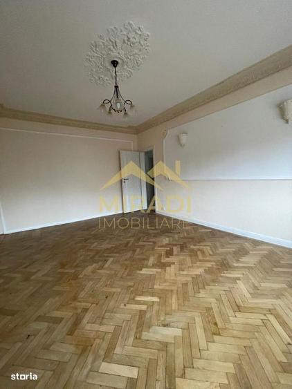 Apartament cu 3 camere decomandat în Domenii
