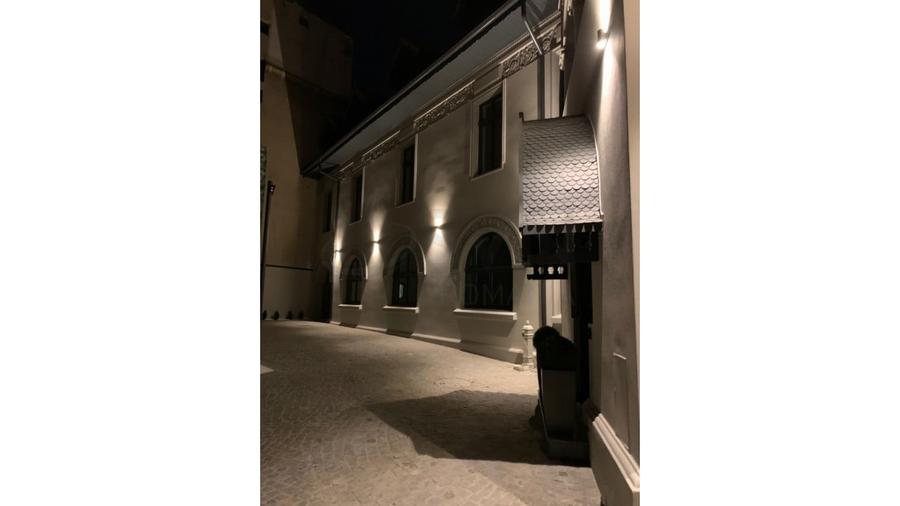 Casă individuală cu 3 camere cu Canalizare în P-ța Romană