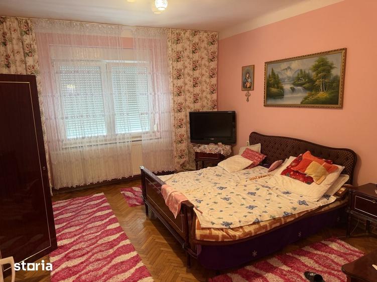 2 Case in aceeasi curte,Zona Titulescu - 5