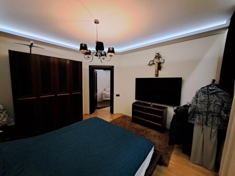 Apartament cu 5 camere decomandat, mobilat în Cotroceni