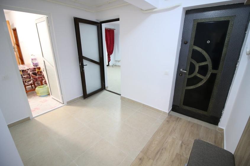 Apartament cu 4 camere decomandat, mobilat în Micro 20