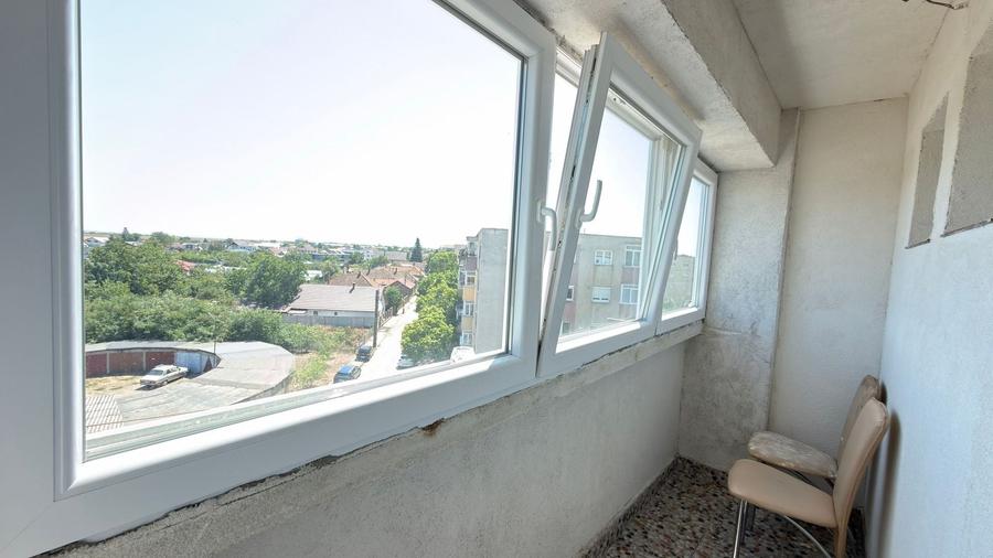 Apartament cu 2 camere semidecomandat, mobilat în Est