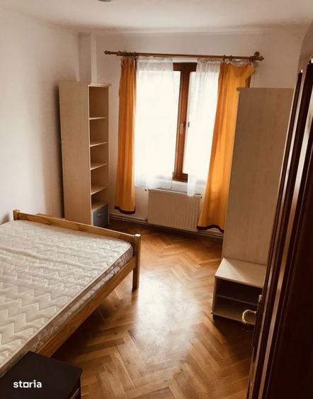 Apartament cu 4 camere decomandat în Libertății