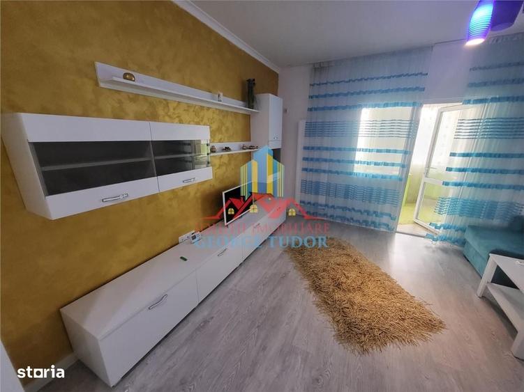 Garsonieră decomandată în Roșu