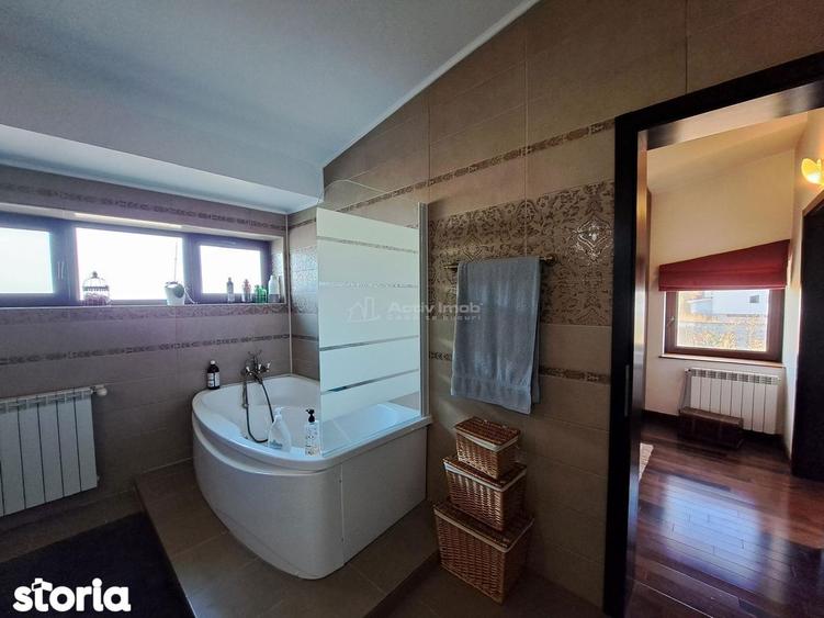 Casă cu 8 camere cu Teren 2500 Mp în Crevedia