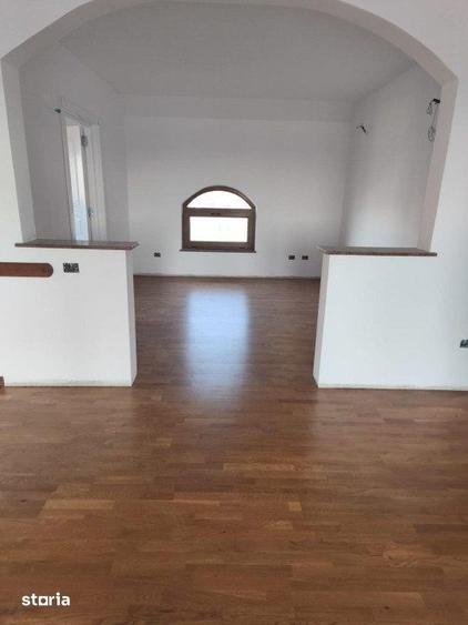 Casă cu 8 camere cu Teren 2500 Mp în Rădăuți