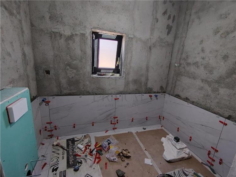 Duplex cu 3 camere cu Canalizare în Albina