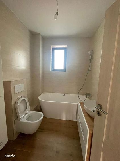 Casă cu 5 camere cu Teren 250 Mp în Central