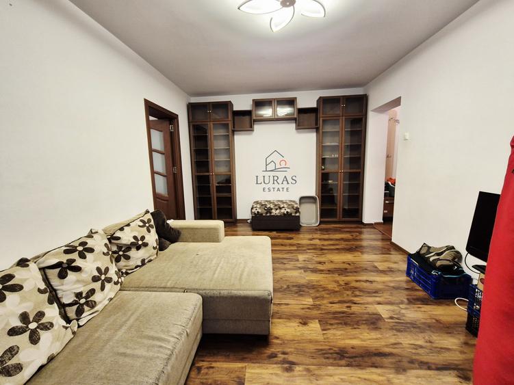 Apartament cu 4 camere semidecomandat, mobilat în Tomis III