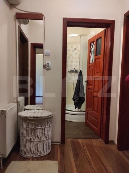 Casă individuală cu 5 camere cu Canalizare în Lipovei