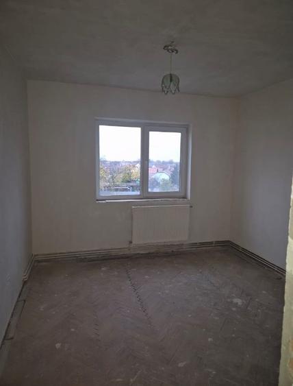 Apartament cu 3 camere semidecomandat în Bogdăneștilor
