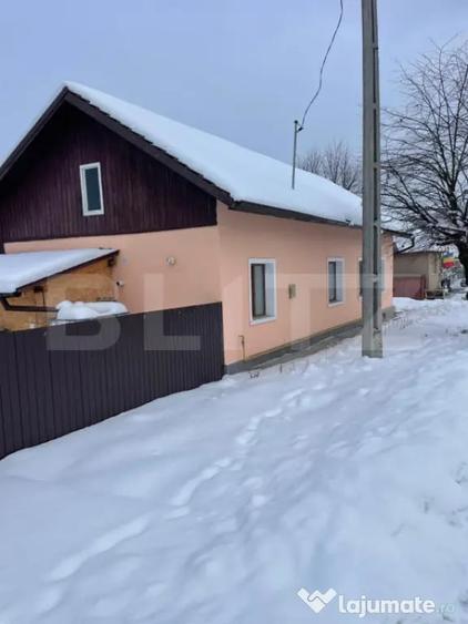Casă cu 3 camere cu Teren 1700 Mp în Central